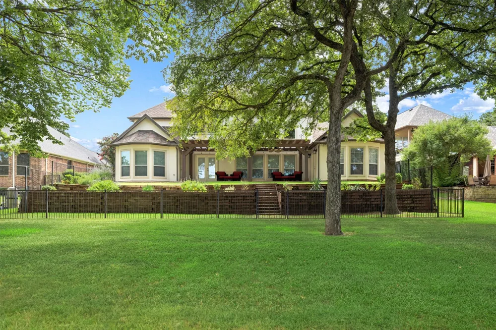 1825 Spinnaker Lane Azle, TX 76020