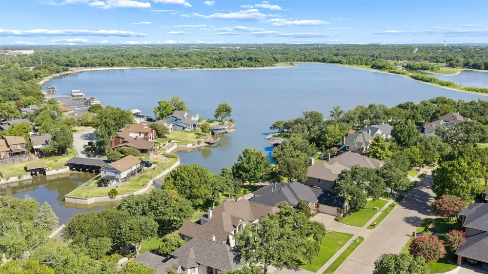 1825 Spinnaker Lane Azle, TX 76020