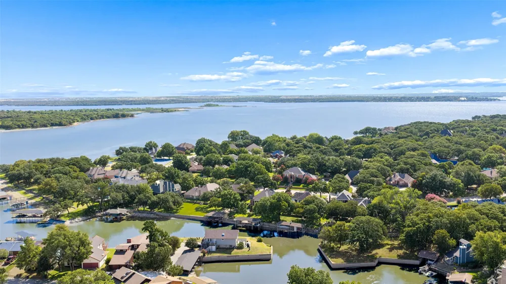 1825 Spinnaker Lane Azle, TX 76020