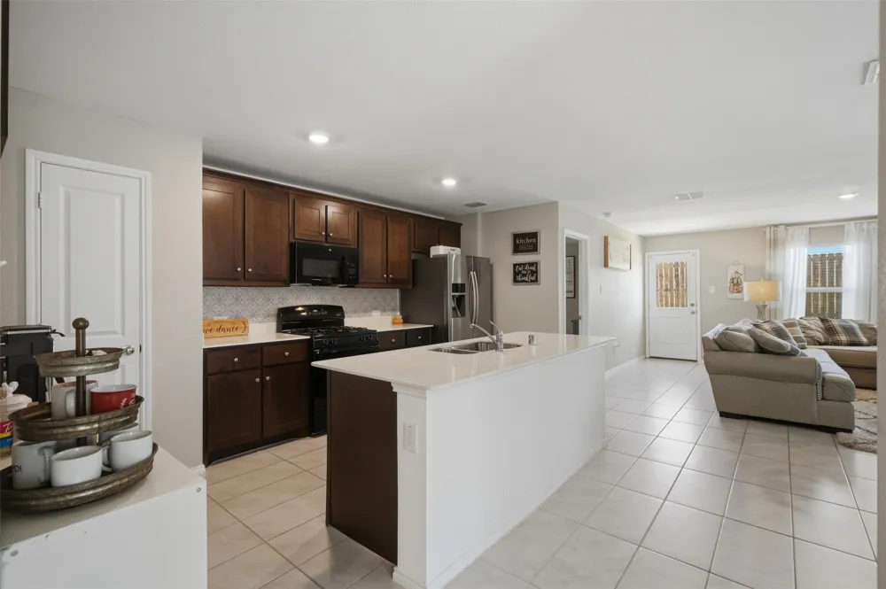 14025 Ilderton Street Pilot Point, TX 76258