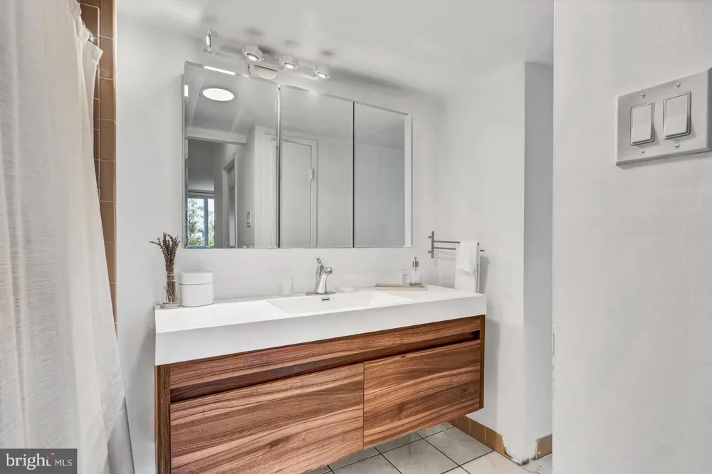 11801 ROCKVILLE PIKE #813 Rockville, MD 20852