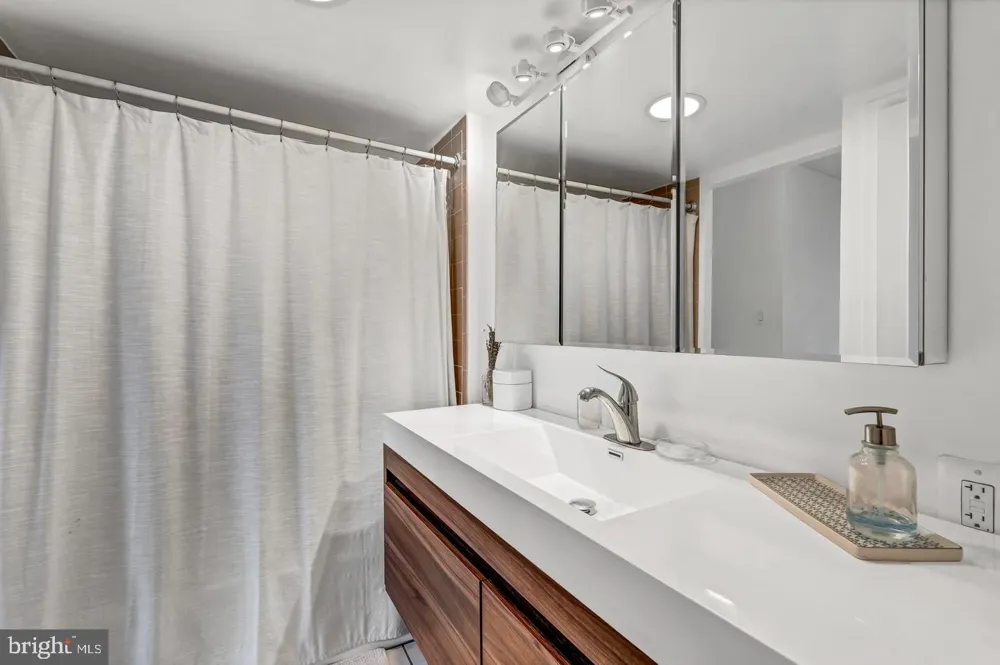 11801 ROCKVILLE PIKE #813 Rockville, MD 20852
