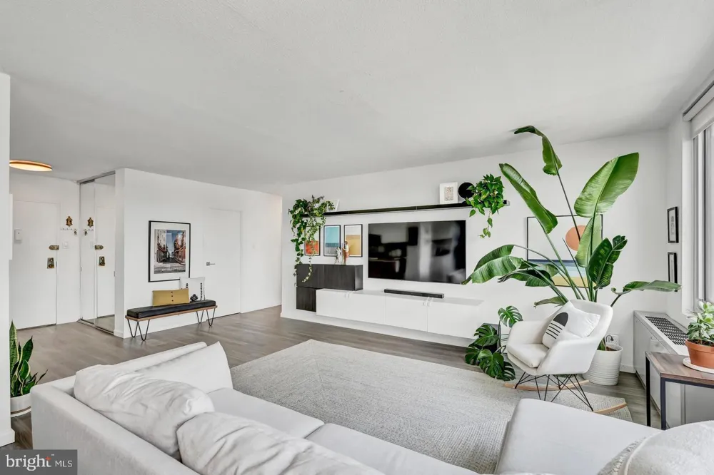 11801 ROCKVILLE PIKE #813 Rockville, MD 20852