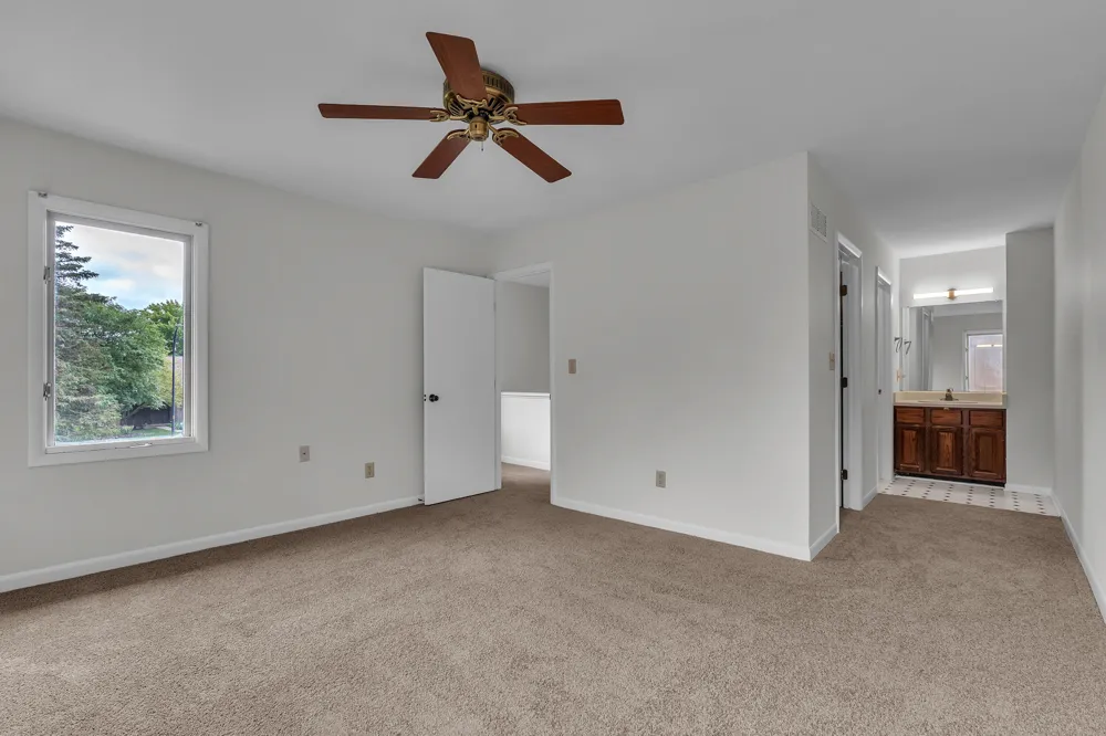 547 Park Place Saline, MI 48176