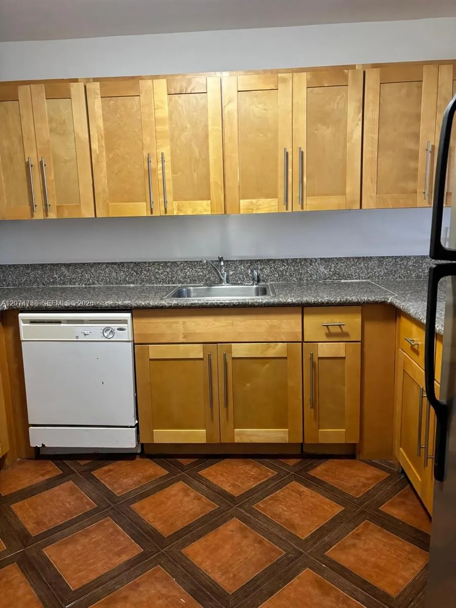 6990 NW 186th St #4-515 Hialeah, FL 33015