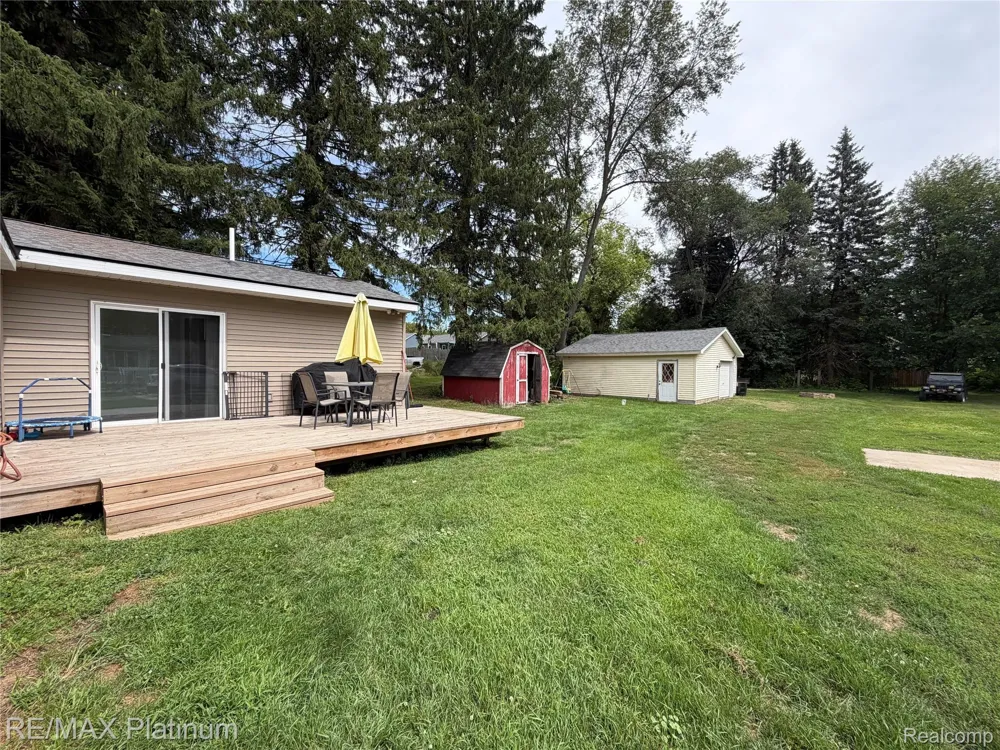 6082 Thomas Street Davison City, MI 48423