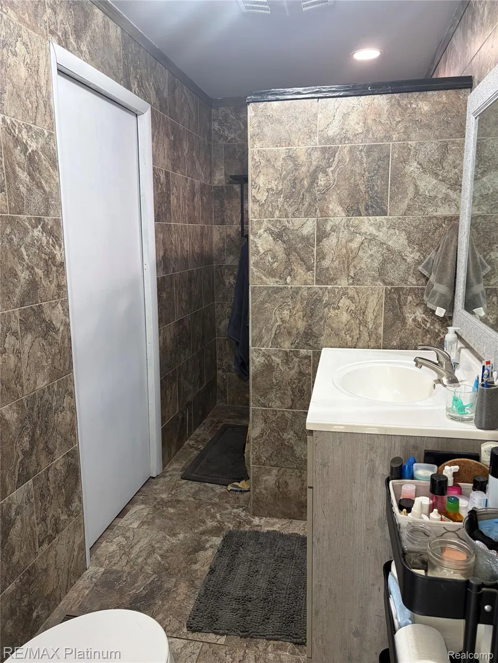 6082 Thomas Street Davison City, MI 48423