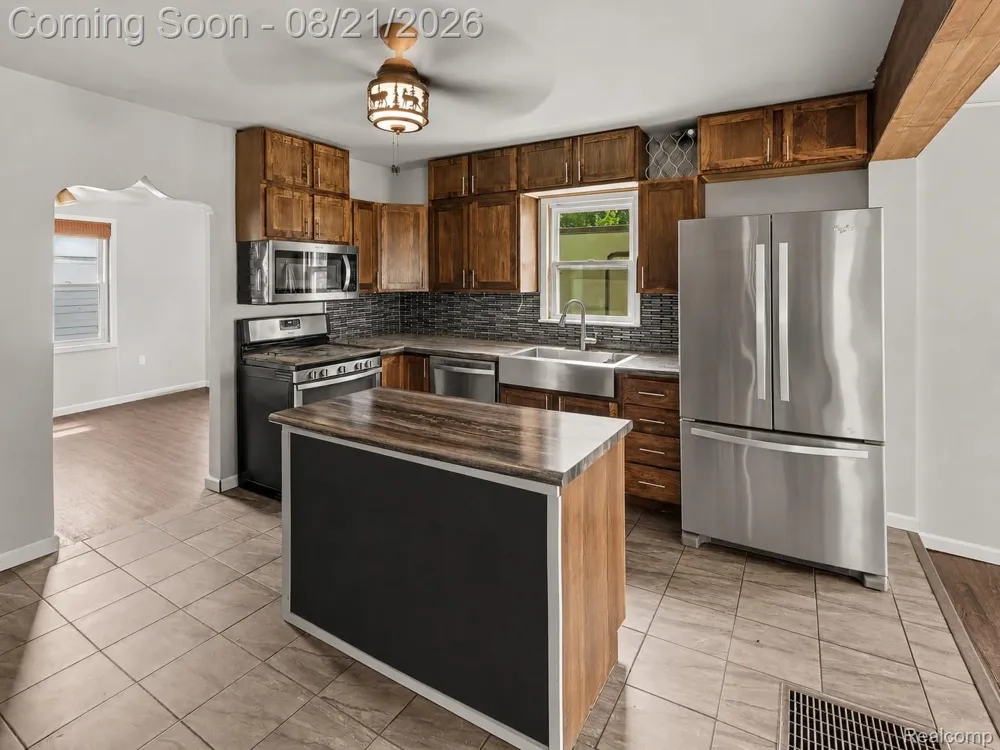 24915 Crisler Street Taylor City, MI 48180
