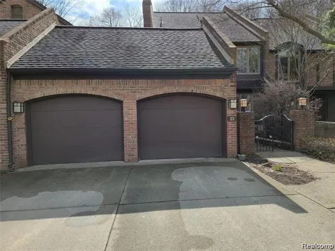 13 Timberlane Court
