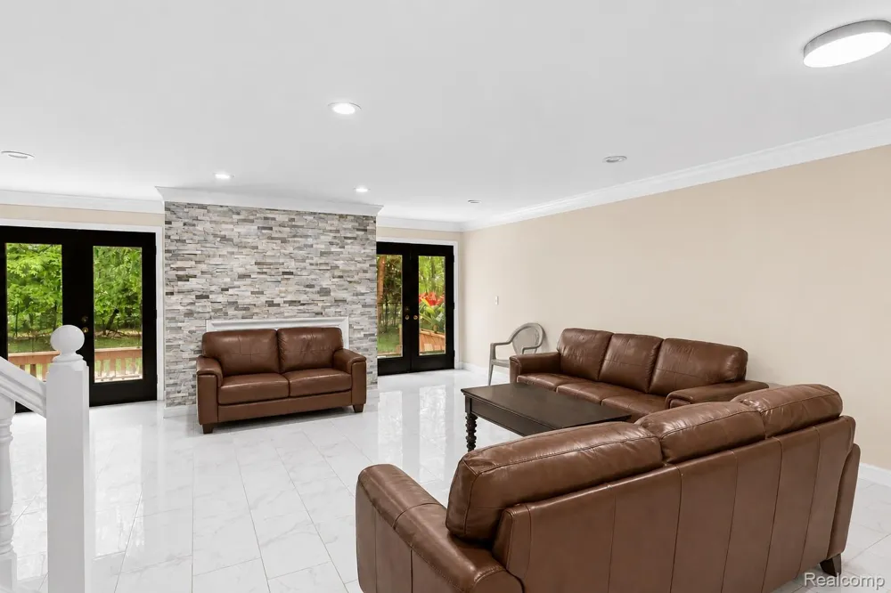 13 Timberlane Court Dearborn City, MI 48126