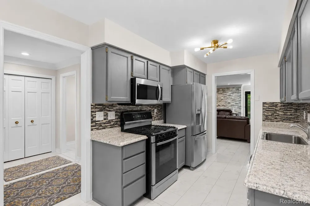 13 Timberlane Court Dearborn City, MI 48126