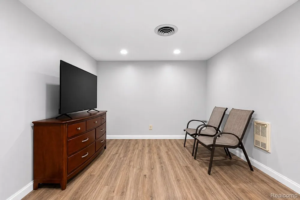 13 Timberlane Court Dearborn City, MI 48126