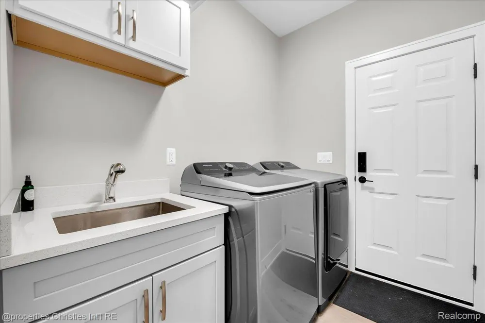 7934 Jordan Drive Waterford Charter Township, MI 48327