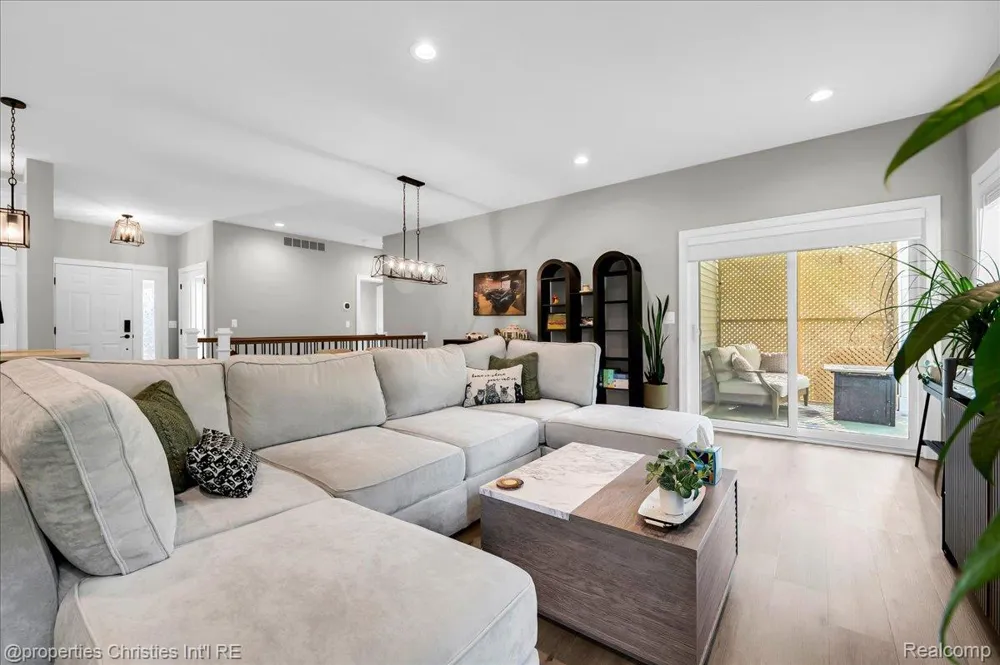 7934 Jordan Drive Waterford Charter Township, MI 48327