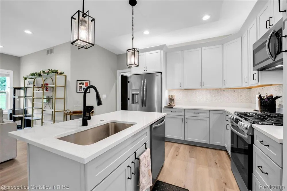 7934 Jordan Drive Waterford Charter Township, MI 48327