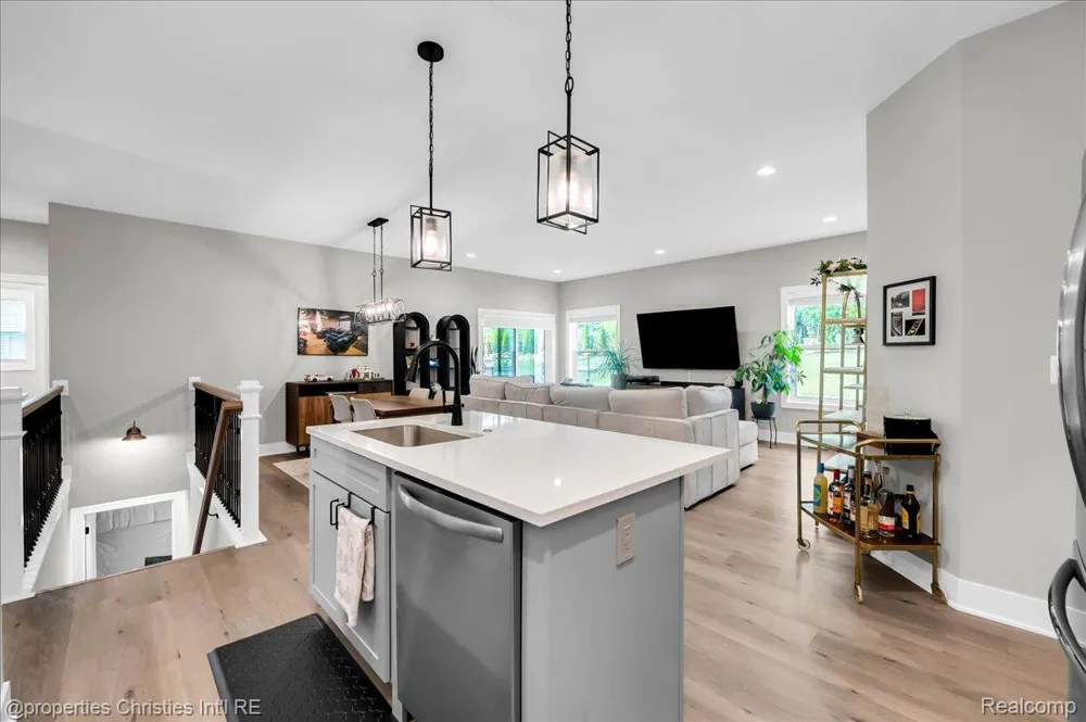 7934 Jordan Drive Waterford Charter Township, MI 48327