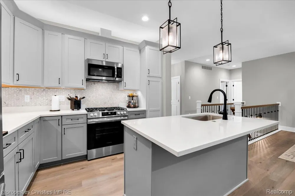 7934 Jordan Drive Waterford Charter Township, MI 48327