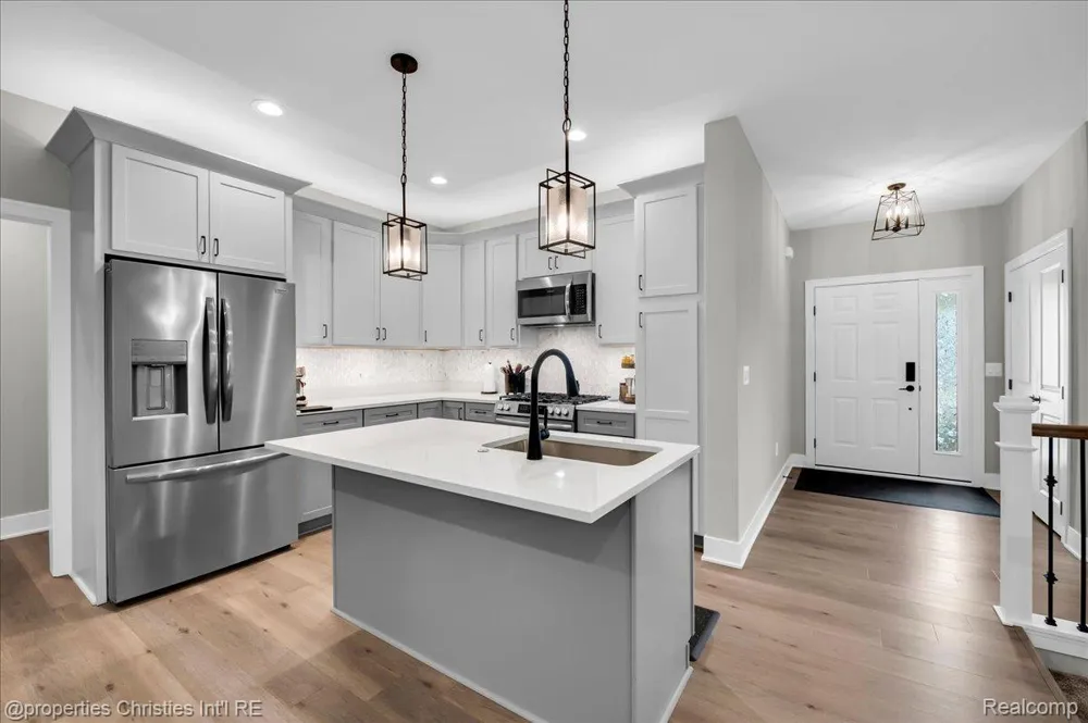7934 Jordan Drive Waterford Charter Township, MI 48327