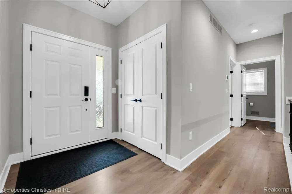 7934 Jordan Drive Waterford Charter Township, MI 48327