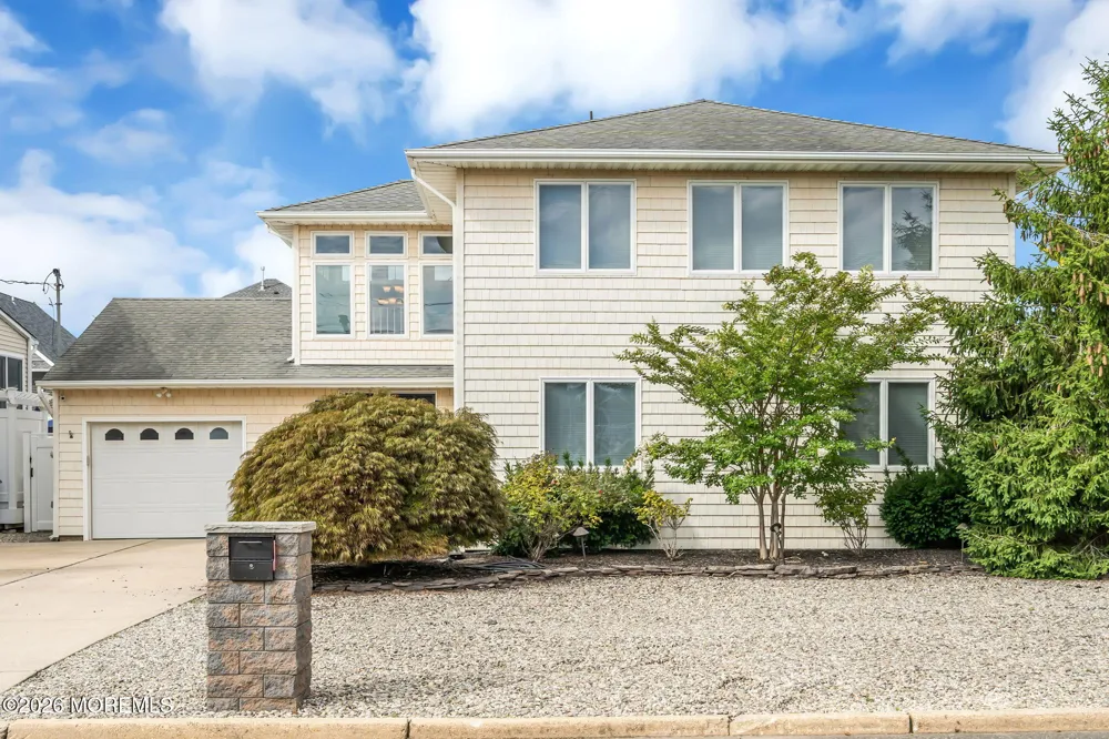 19 Drake Way Toms River, NJ 08753