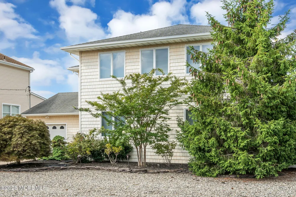 19 Drake Way Toms River, NJ 08753