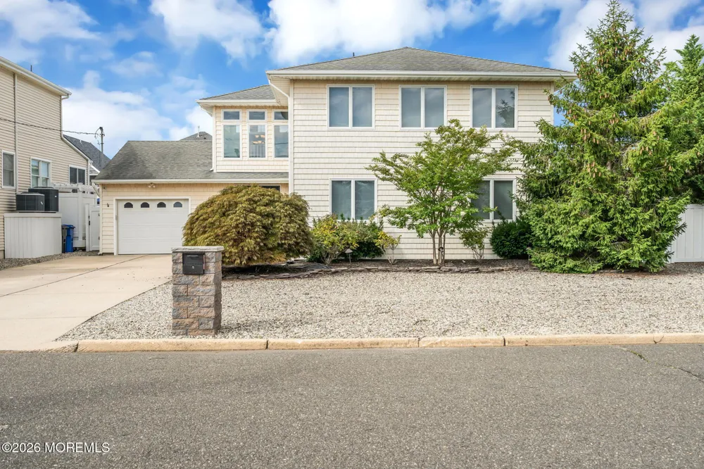 19 Drake Way Toms River, NJ 08753