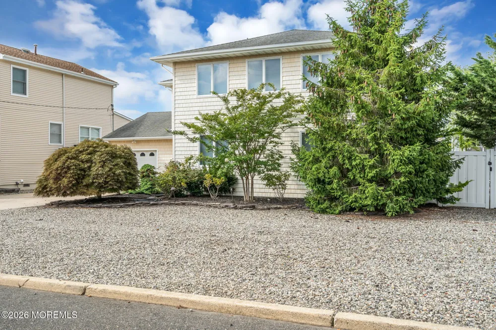 19 Drake Way Toms River, NJ 08753