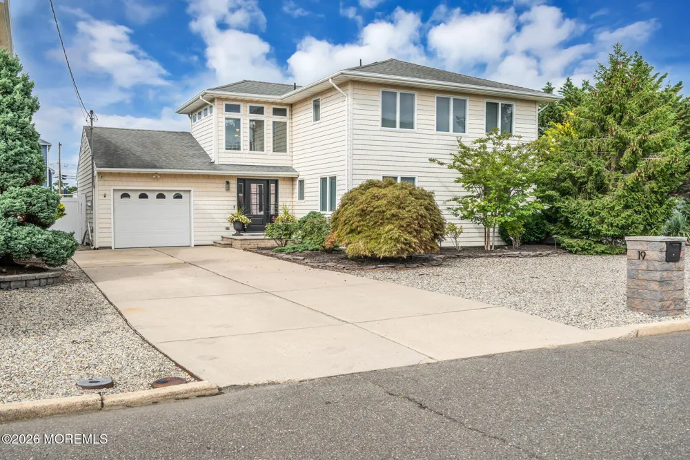 19 Drake Way Toms River, NJ 08753