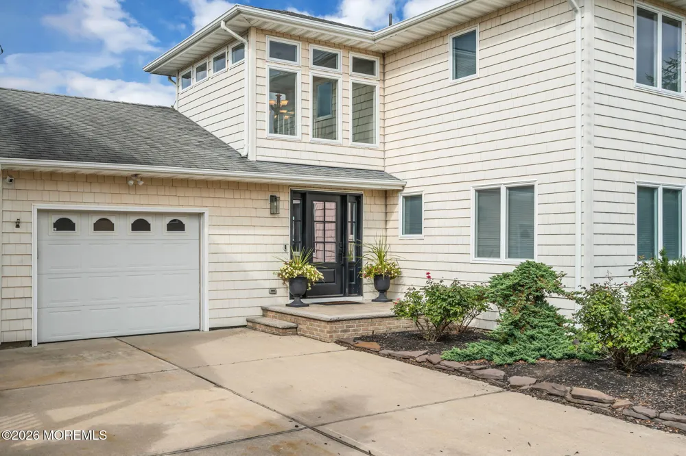 19 Drake Way Toms River, NJ 08753