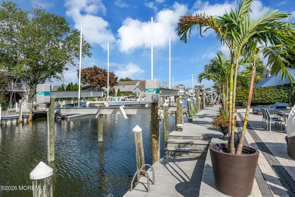 19 Drake Way Toms River, NJ 08753