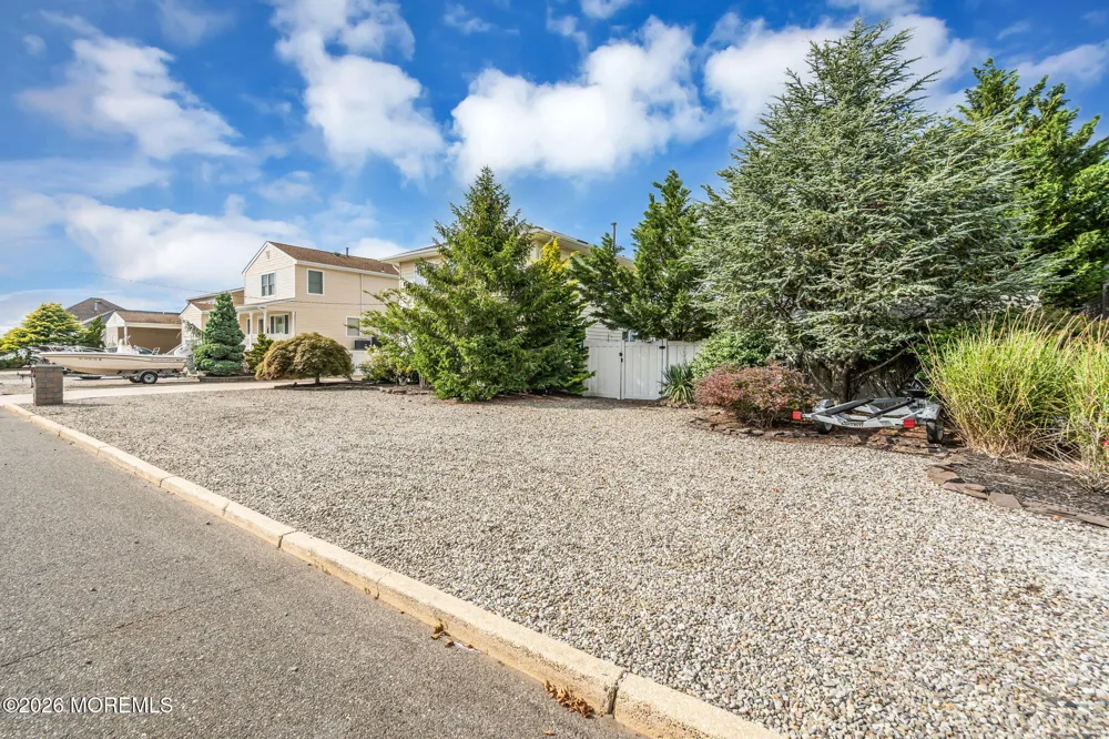 19 Drake Way Toms River, NJ 08753