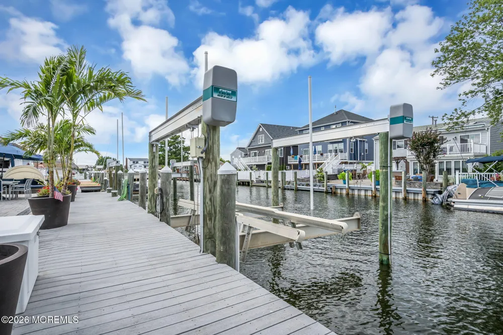 19 Drake Way Toms River, NJ 08753