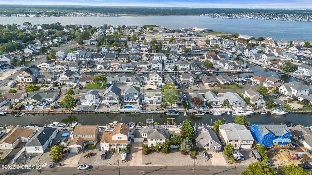 19 Drake Way Toms River, NJ 08753