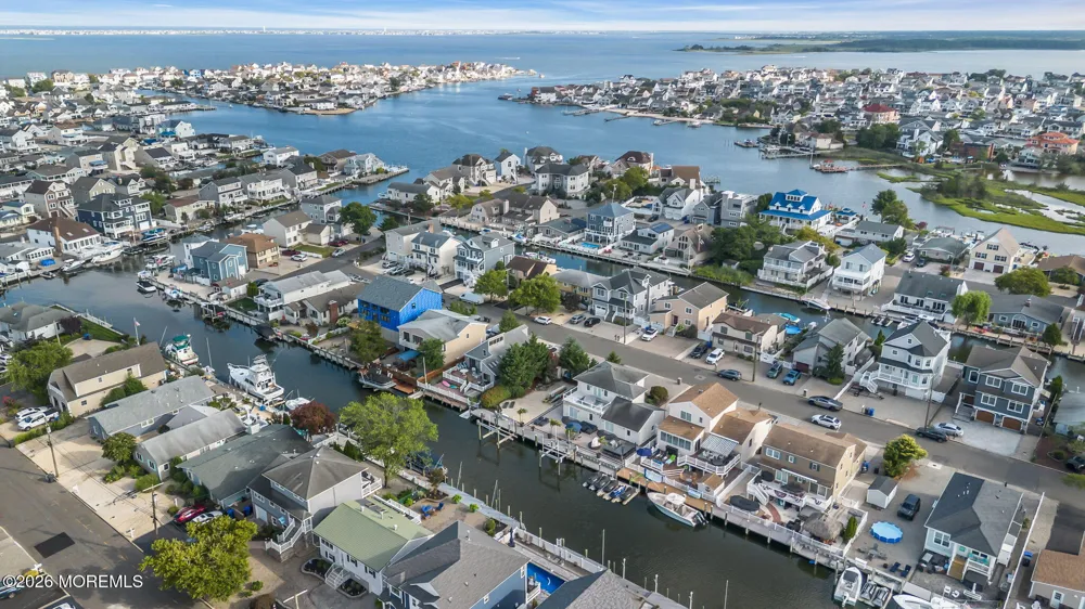 19 Drake Way Toms River, NJ 08753