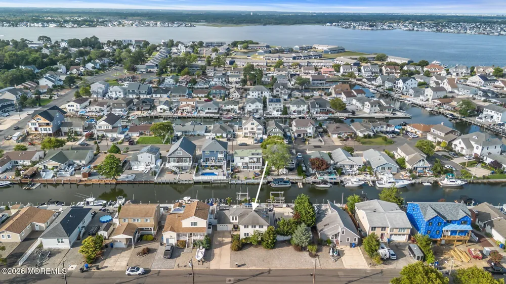 19 Drake Way Toms River, NJ 08753