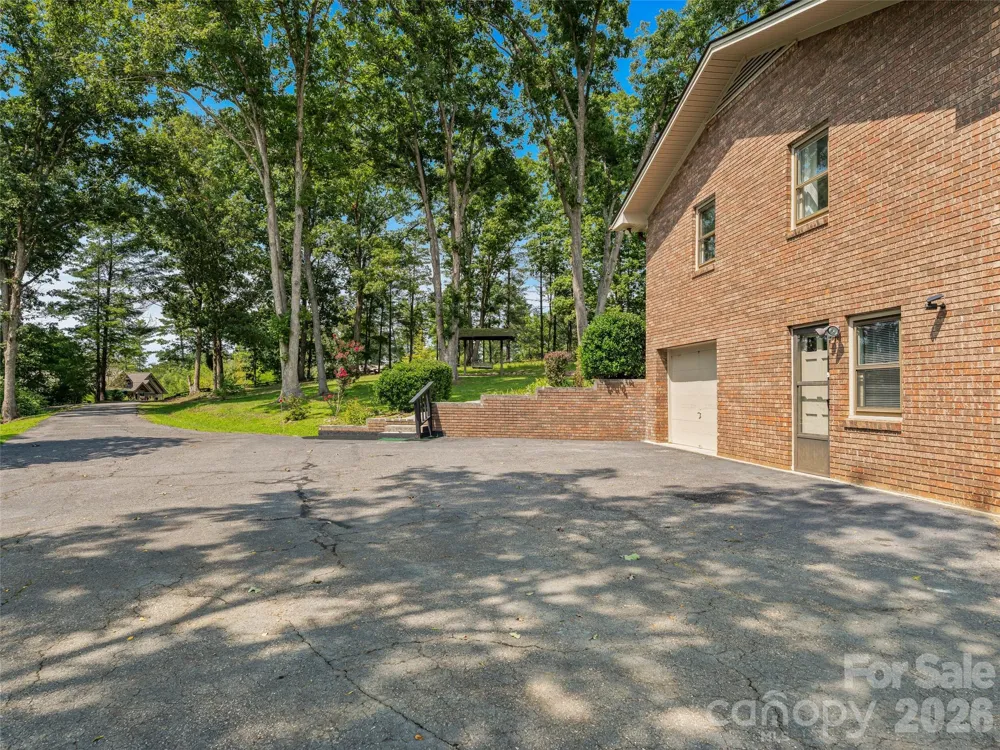 38 Chadwick Wade Drive Asheville, NC 28804