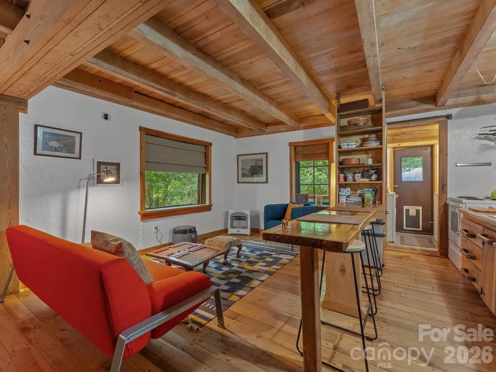 1051 Frost Road Saluda, NC 28773