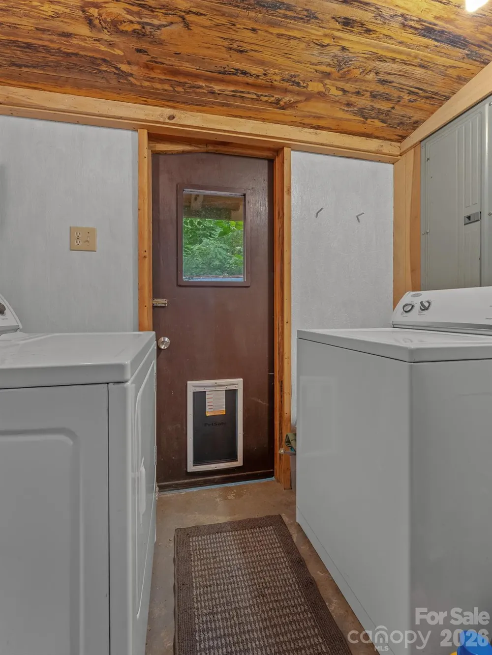 1051 Frost Road Saluda, NC 28773