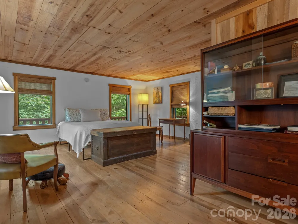 1051 Frost Road Saluda, NC 28773