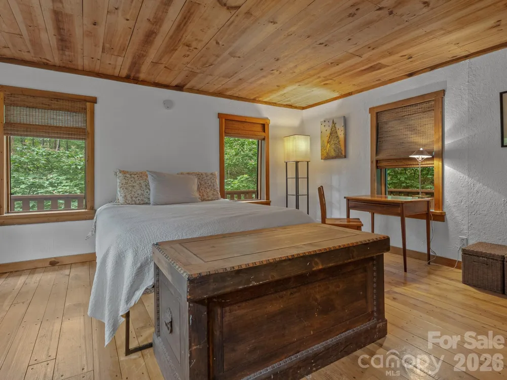 1051 Frost Road Saluda, NC 28773