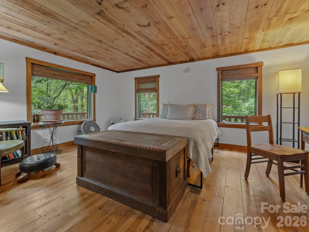 1051 Frost Road Saluda, NC 28773