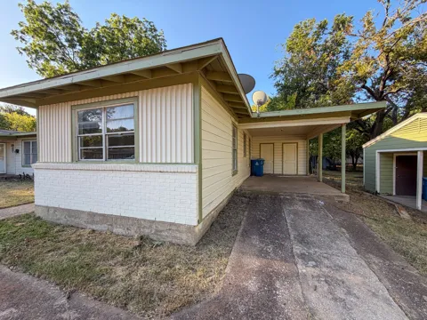 121 Vandenburg Drive #B