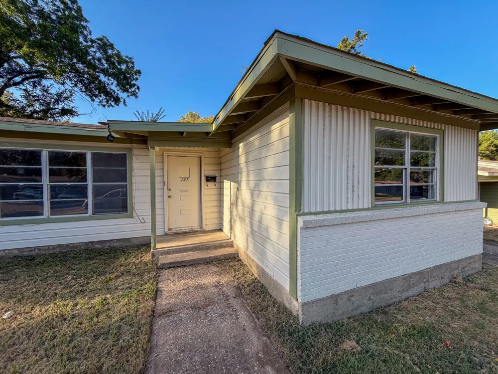 121 Vandenburg Drive #B Denison, TX 75020