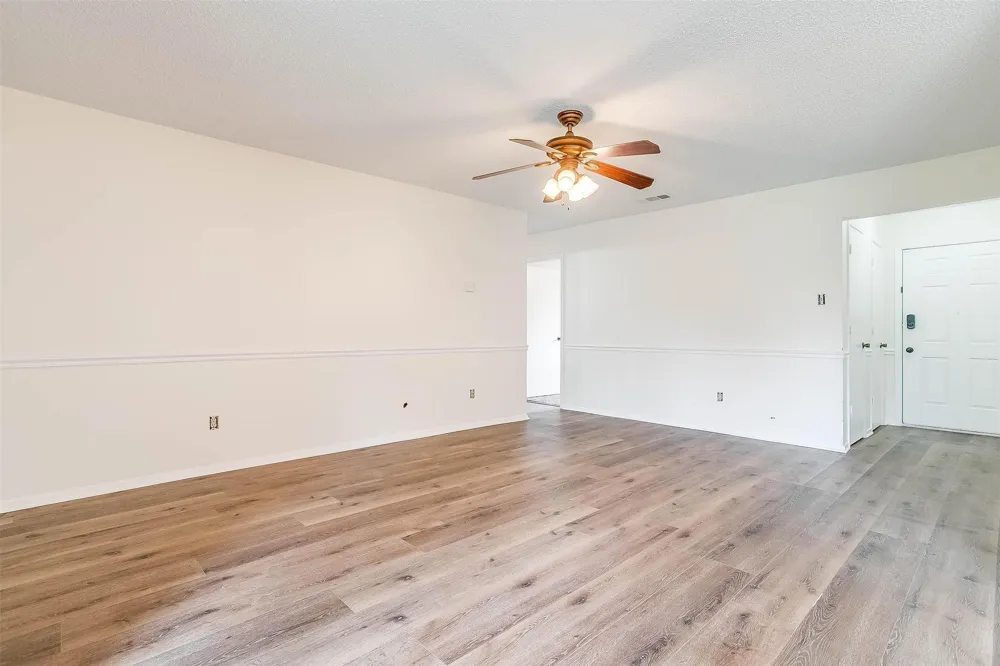 828 Lynne Lane Burleson, TX 76028