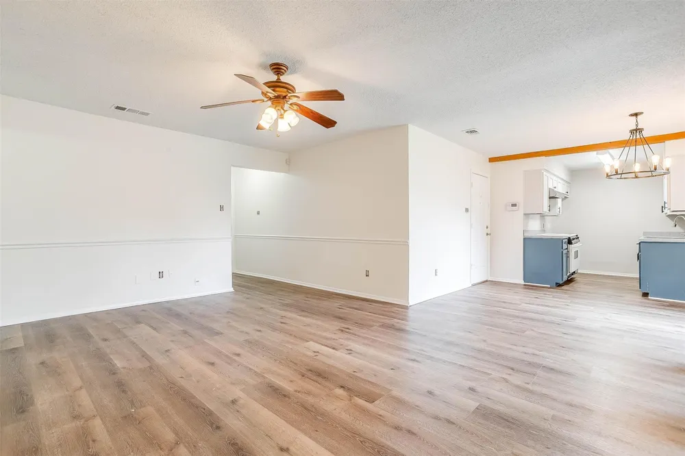 828 Lynne Lane Burleson, TX 76028