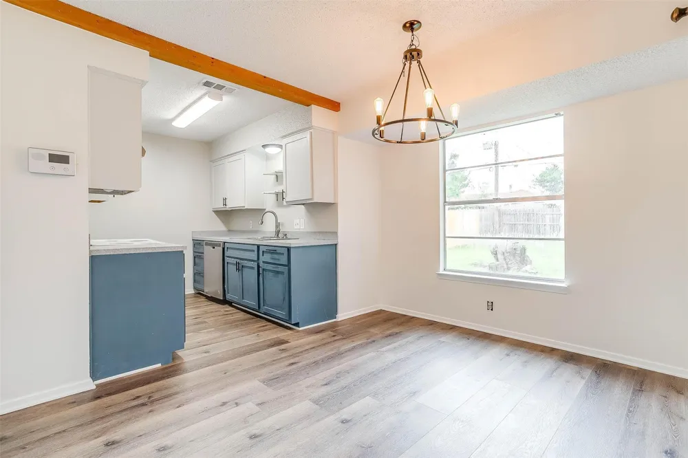828 Lynne Lane Burleson, TX 76028