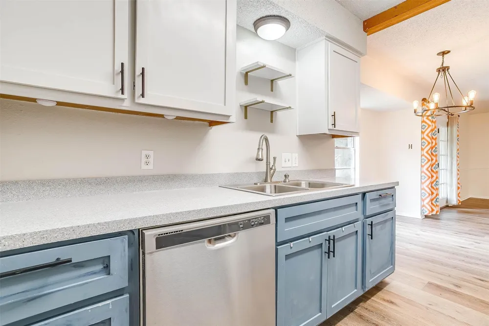 828 Lynne Lane Burleson, TX 76028