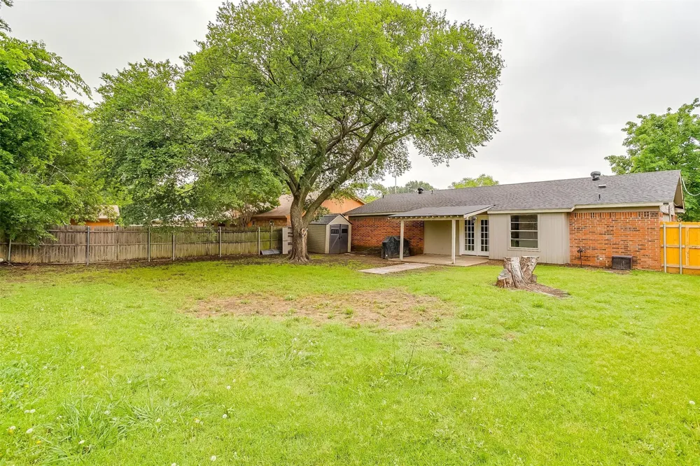 828 Lynne Lane Burleson, TX 76028