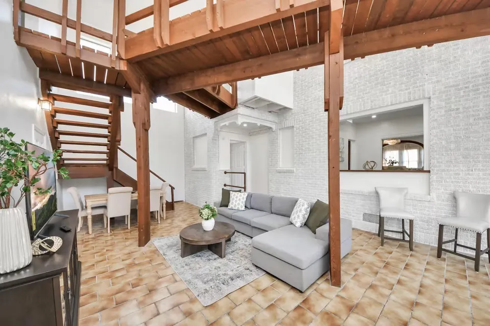2002 Rosewood Street Houston, TX 77004
