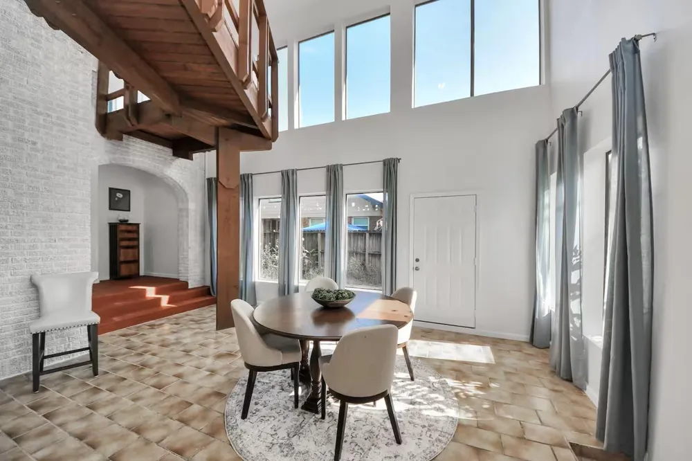 2002 Rosewood Street Houston, TX 77004